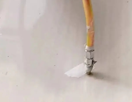 崂山瓷砖空鼓维修公司专业解答在瓷砖铺贴过程中，如果使用的砂料过粗（如全部使用了粗砂），可能会导致以下问题