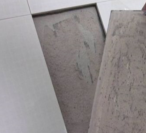 崂山瓷砖空鼓维修公司分享瓷砖铺贴时如果打浆（即涂抹在瓷砖背面和基层上的砂浆或瓷砖胶）过少，会带来以下问题